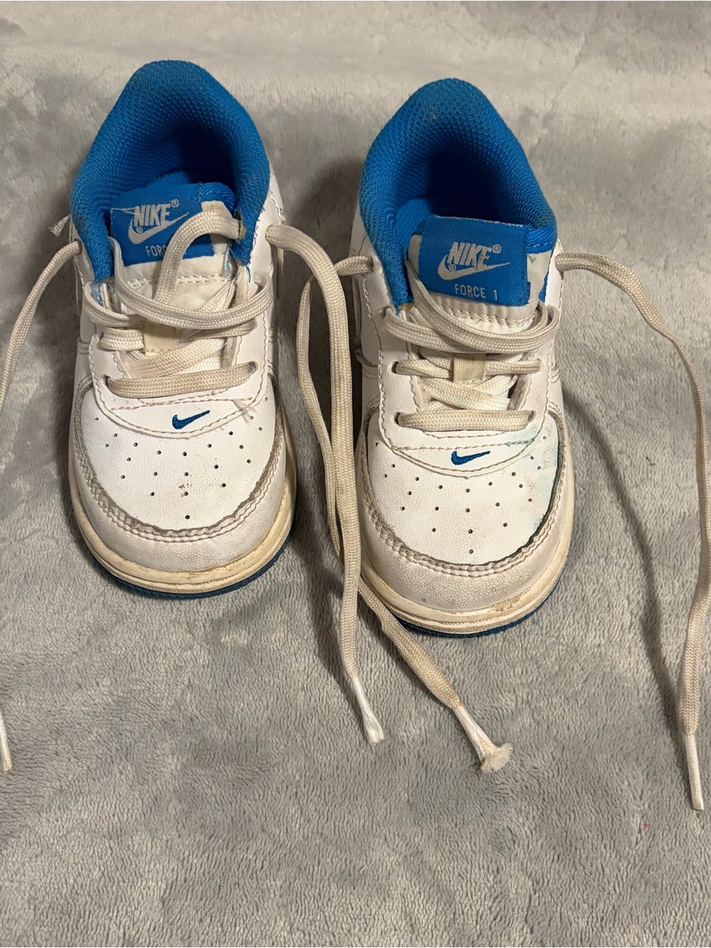 Nike Kids White and Blue Low-Top Sneakers